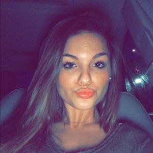 Meet your Posher, Alaina